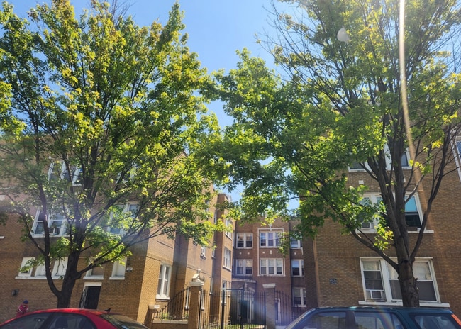 Building Photo - 4751 N Monticello Ave Unit 3G