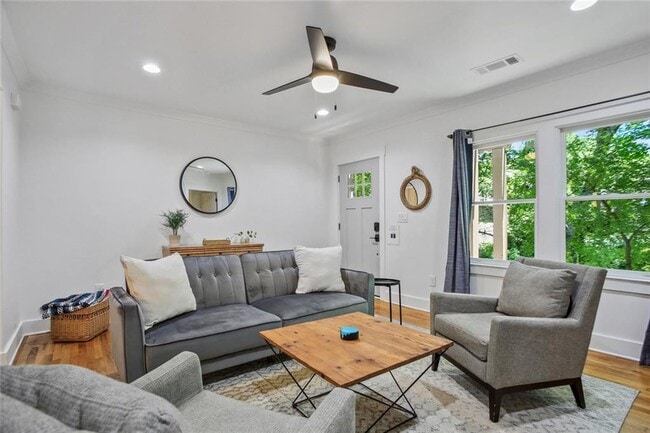 Photo - 761 Palatine Ave SE