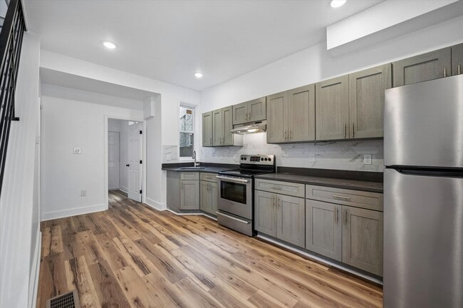 Building Photo - 3 Bedroom House in North Philly