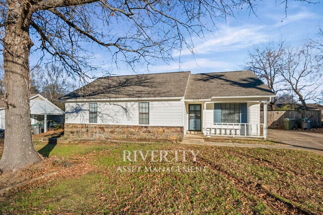 Building Photo - A MUST SEE IN SOUTHEAST MEMPHIS!!!! SECTION 8 WELCOMED !!!!!