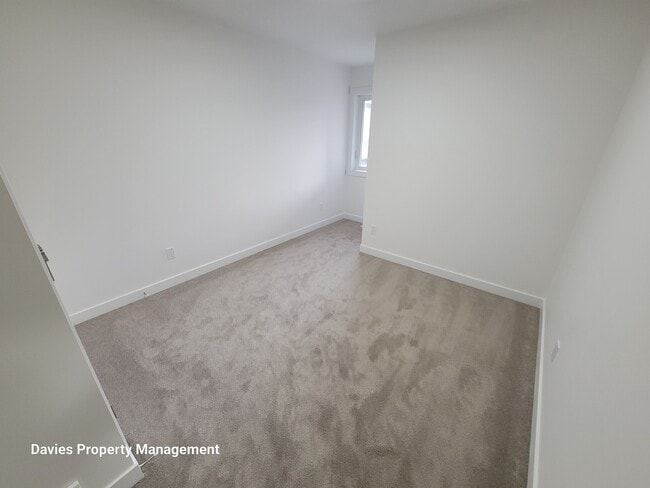 Photo - 2710-2766 66 St SW