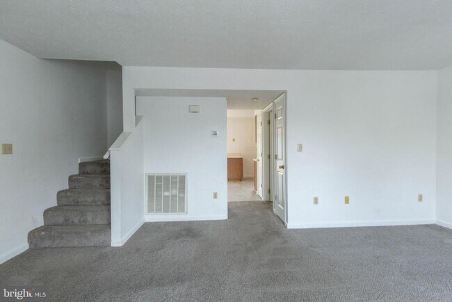 Photo - 160 Stadium Cir