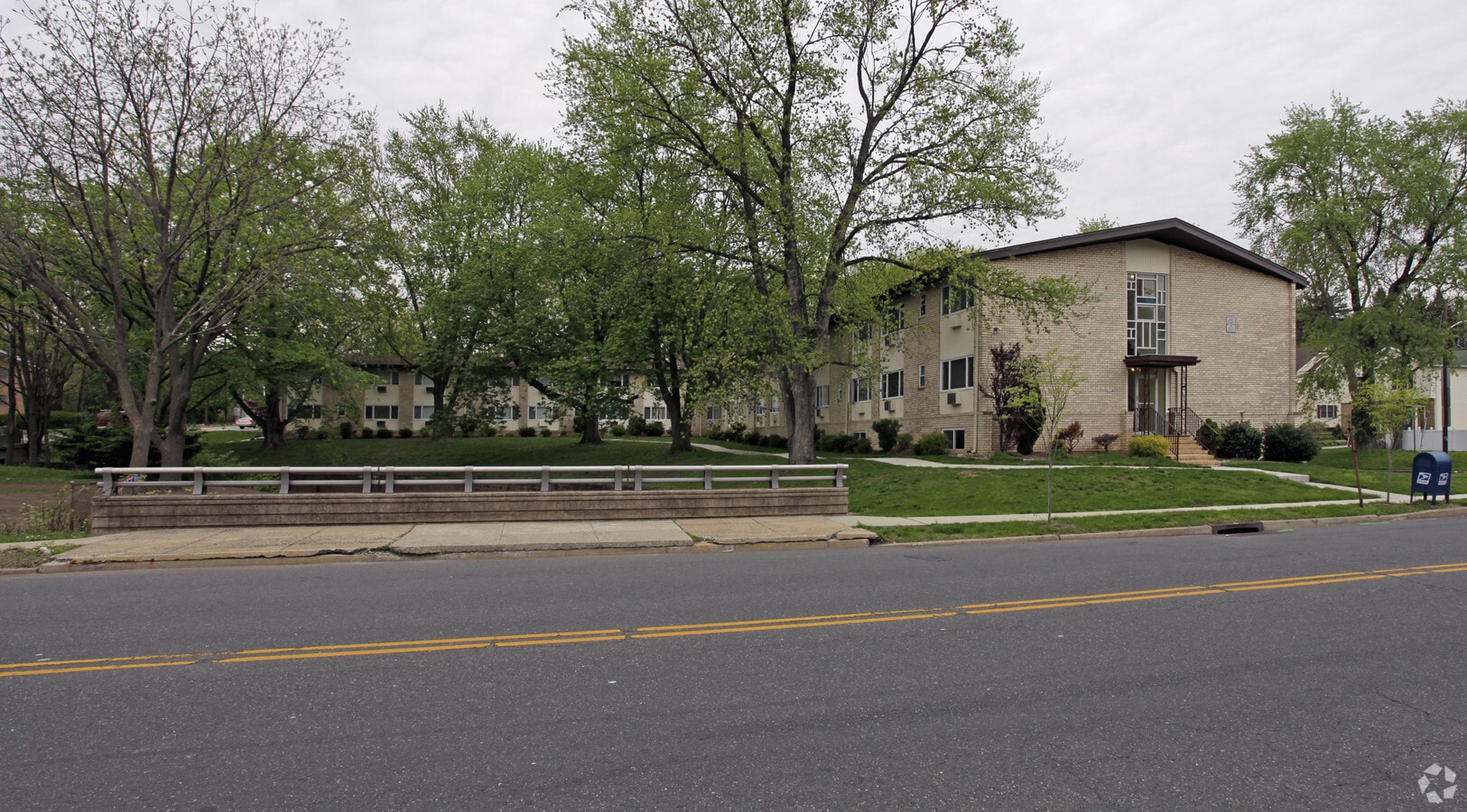 Skyview Estates - Skyview Estates Apartments