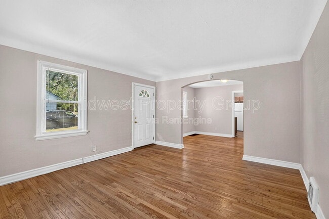 Photo - 7815 Cler Ave