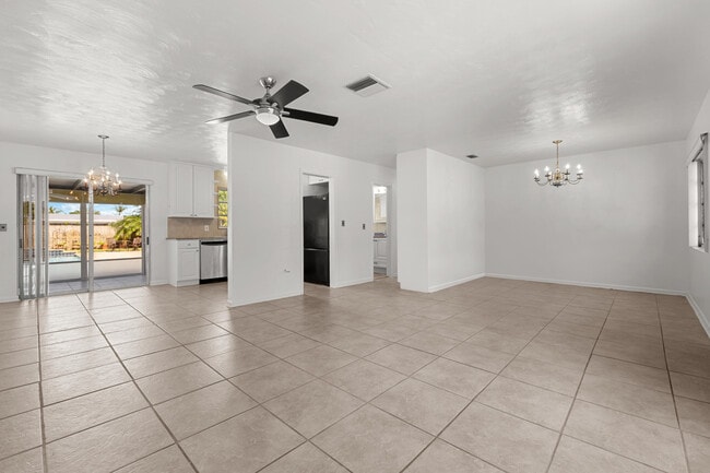 Photo - 225 E Ilex Dr