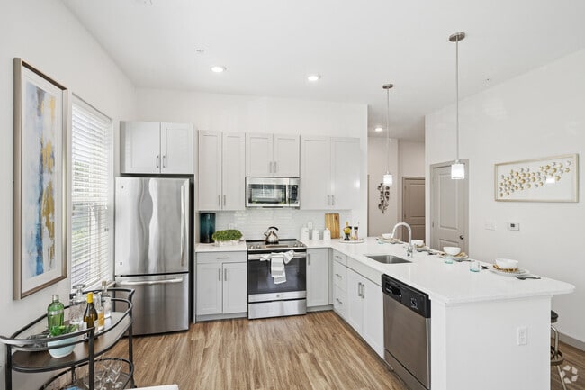 2BR, 2BA - 955SF - Kitchen