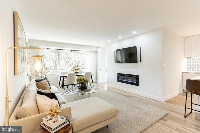 Photo - 4201 Cathedral Ave NW Unit 306E