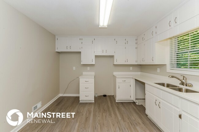 Photo - 3080 Chippewa Dr