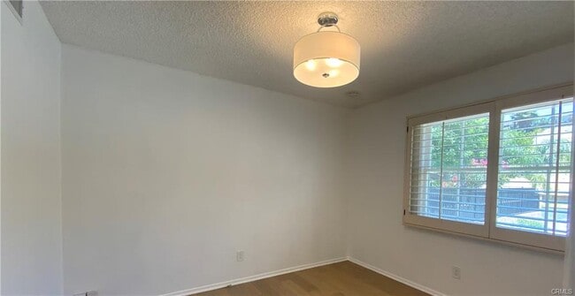 Photo - 6155 Le Sage Ave