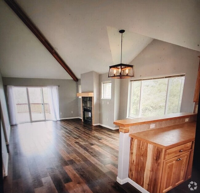 Building Photo - 5027 Falcon Dr Rental