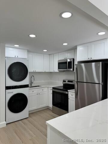 Building Photo - 38 Putnam Green Unit h