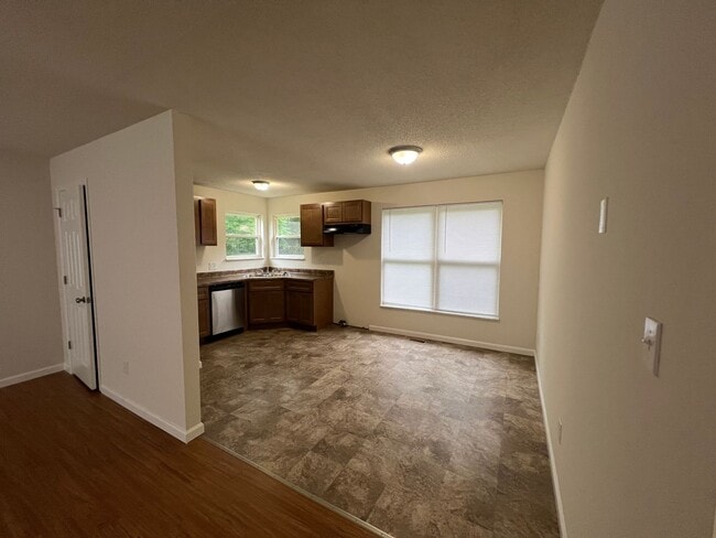Photo - 312 Rugby Ct