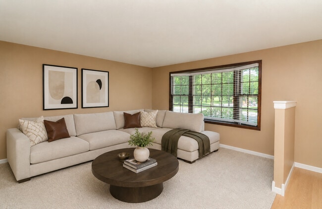 Photo - 930 Sharon Ln