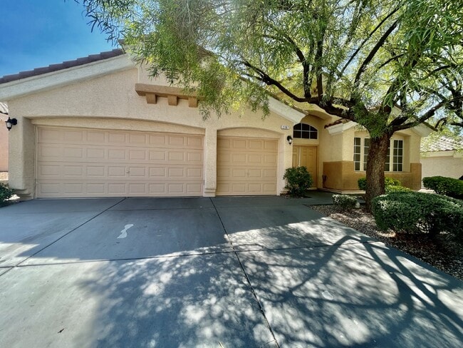 Building Photo - Stunning 3 bedroom 3 bath with dual primar... Rental