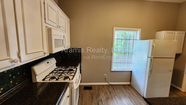 Photo - 129 McDonough Blvd SE