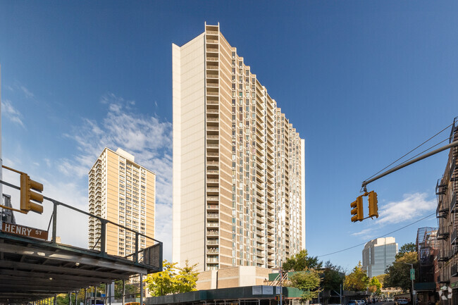 79-101 Clark St - Cadman Towers Apartments