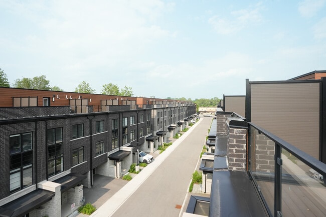 Building Photo - 3BR Townhome with Private Rooftop Terrace ... Unit 45