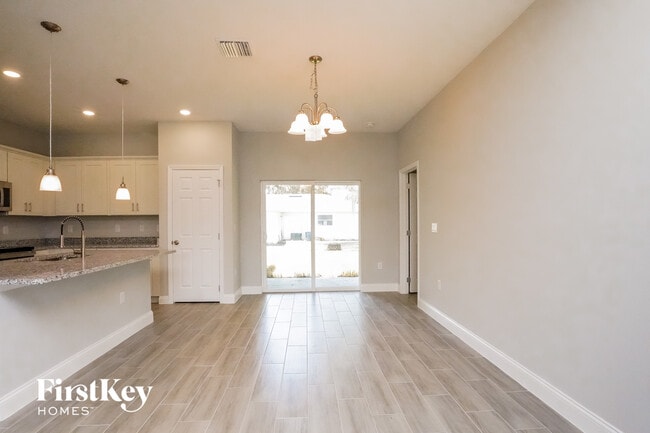 Photo - 453 Magpie Ct