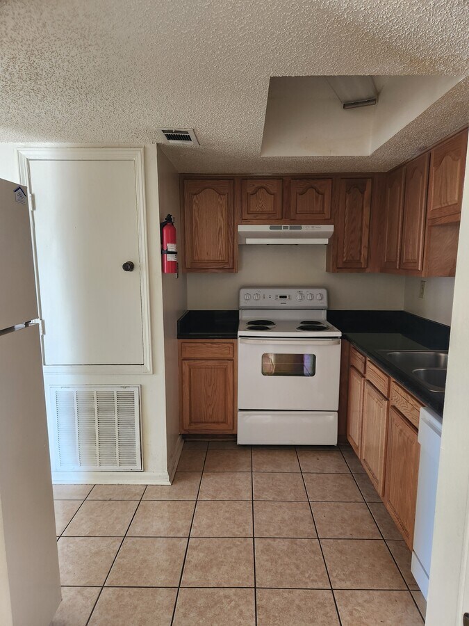 Photo - 1629 Gary Ct Unit B