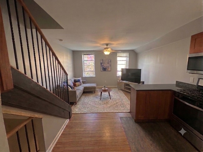 Building Photo - 1638 Parrish St Unit B