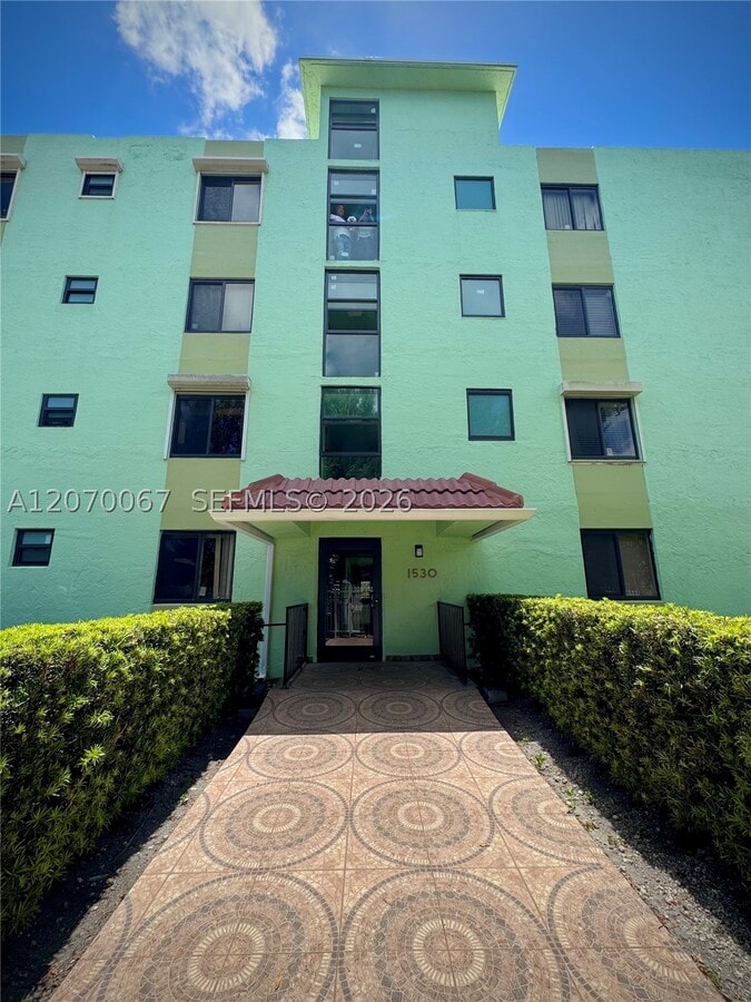 Photo - 1530 SW 2nd St Unit 405