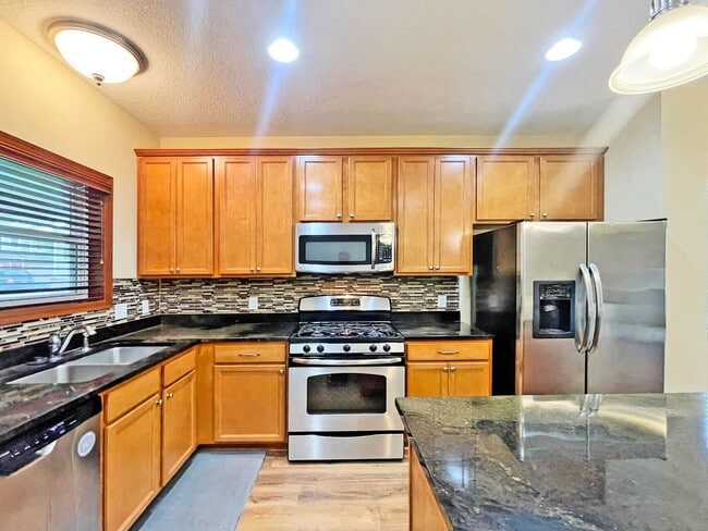 Photo - Spectacular SPACIOUS 3 Bedroom Plus Giant ...