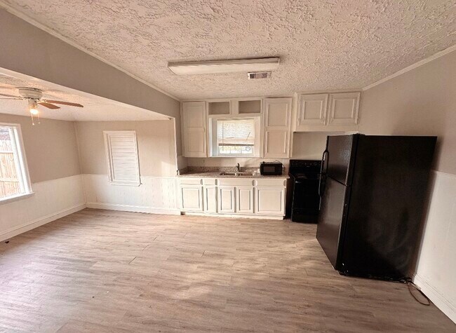 Photo - 104 S 7th St