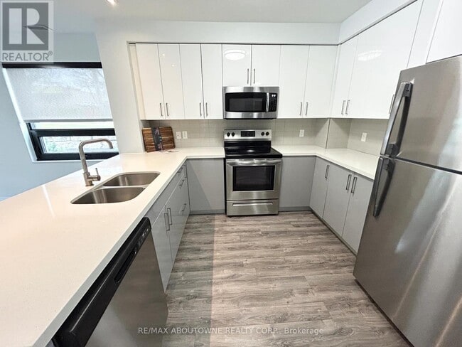 Photo - 460 Belmont Ave W