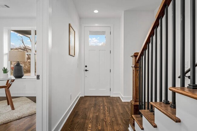 Photo - 611 Vernon Ave