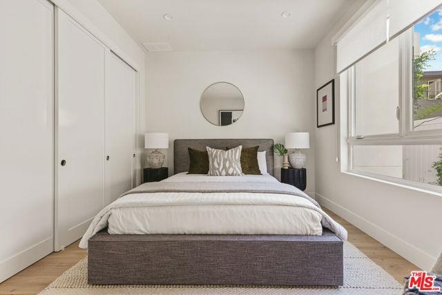 Photo - 3230 S Barrington Ave