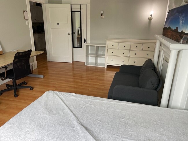 Photo - 746 Broughton St Unit 2B