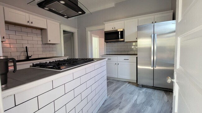 Photo - Aves Beauty Unit #4