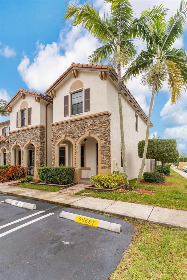 Photo - 3202 SE 6th St