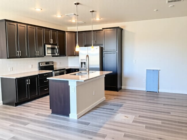 Photo - 914 Schlagel St