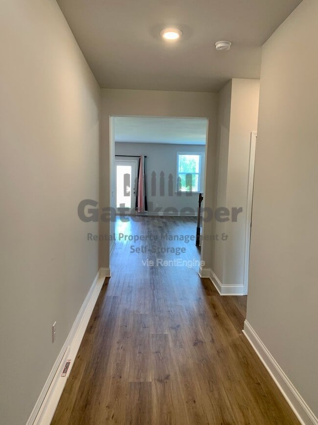 Photo - 600 Cunninghame Ct