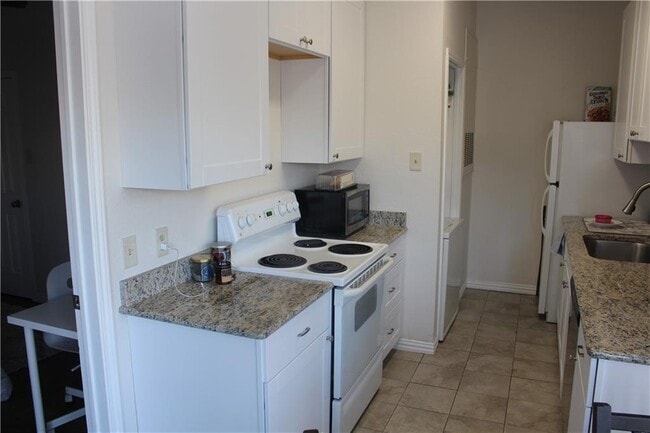 Photo - 706 W 24th St Unit 203