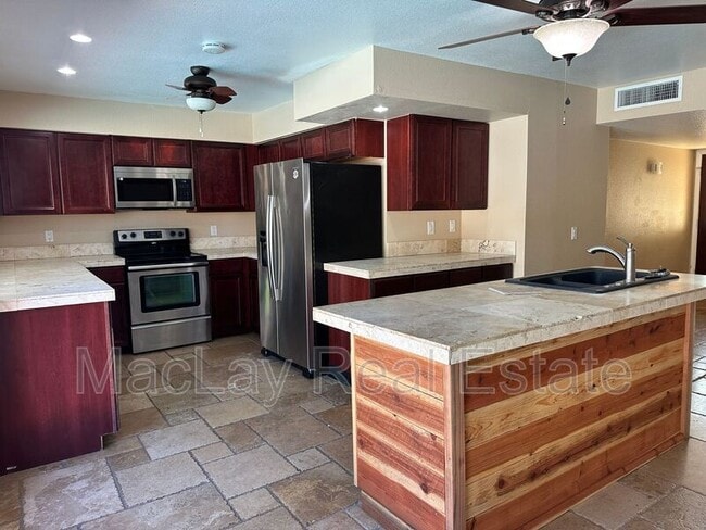 Photo - 1114 E Carter Dr