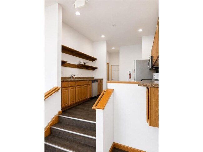 539 Pacific Ave SW Unit student