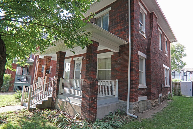 Exterior derecho de la casa. - 348 Chittenden Ave