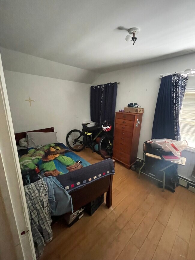 BR 1 - 144-23 223rd St Unidad 2