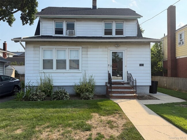 Building Photo - 42 W Lincoln Ave Unit 2nd Fl