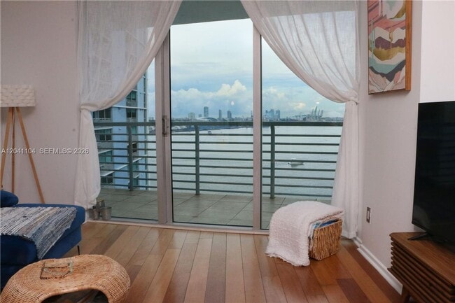 Photo - 325 S Biscayne Blvd