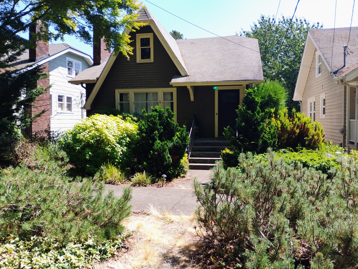 Photo - 4808 37th Ave NE House