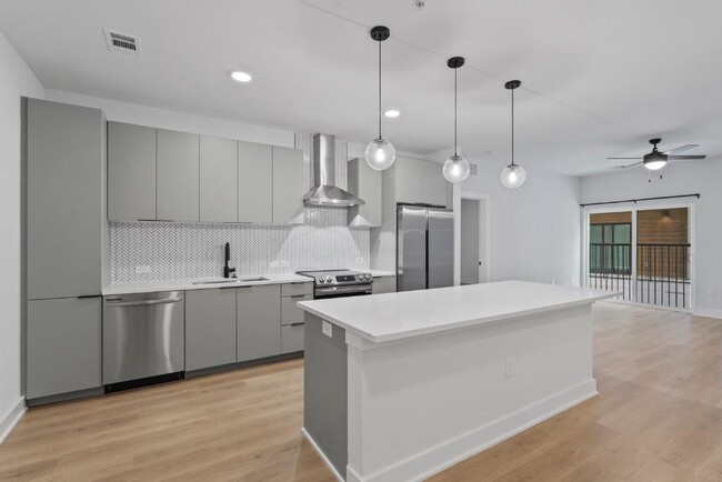 Building Photo - 2500 Longview St Unit 105