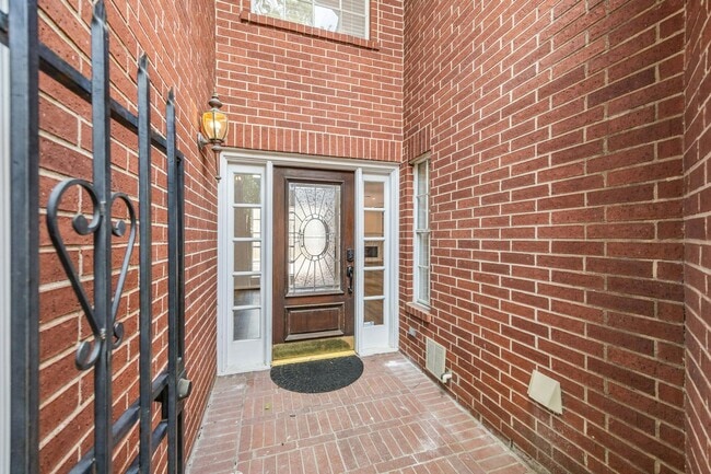 Photo - 1723 Gingerleaf Ln