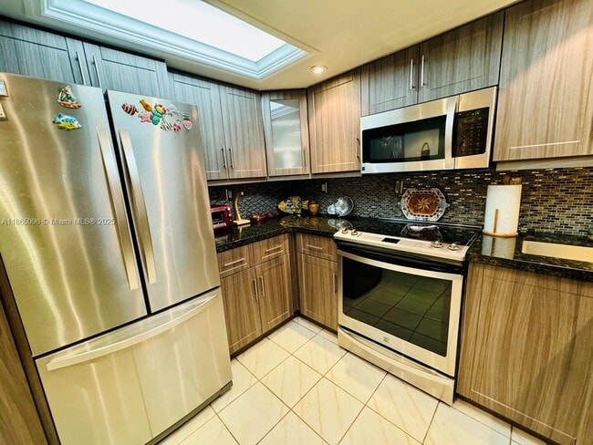 Photo - 2625 Collins Ave Unidad 305