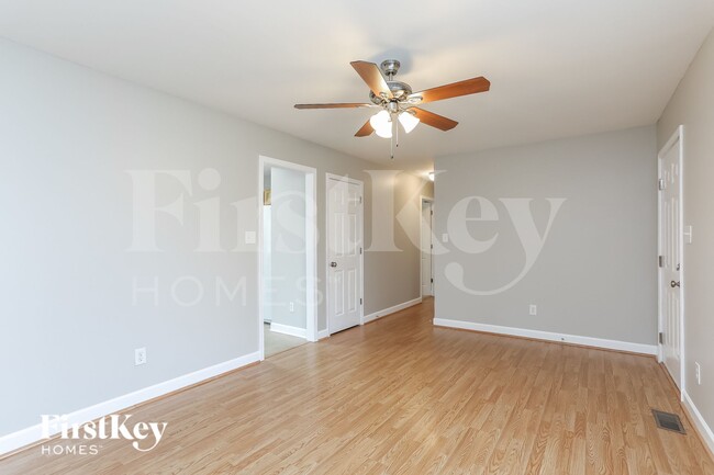 Photo - 425 Kellywood Ct