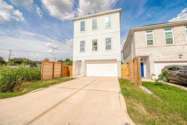 Photo - 6538 Cohn St