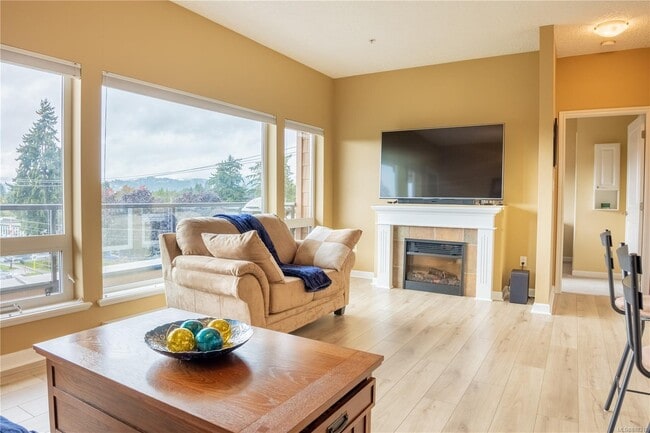 Photo - 2747 Jacklin Rd