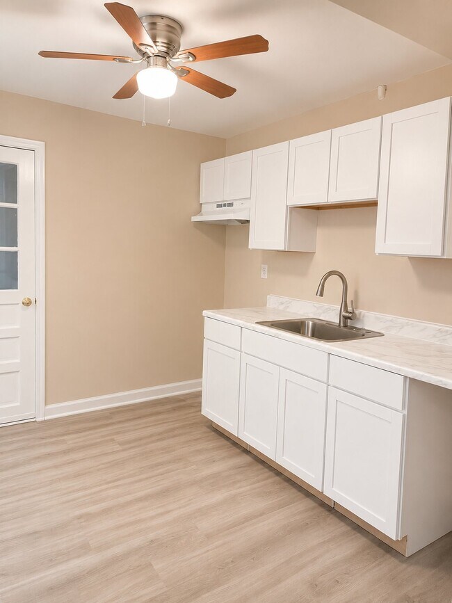 4098 Camelot Ct